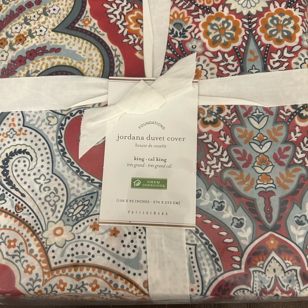 Pottery Barn Jordana Duvet Cover - Red and Blue